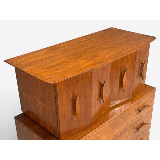 Young Manufacturing, Highboy Dreser, Walnut, Usa, 1960s For Sale - Image 9 of 13