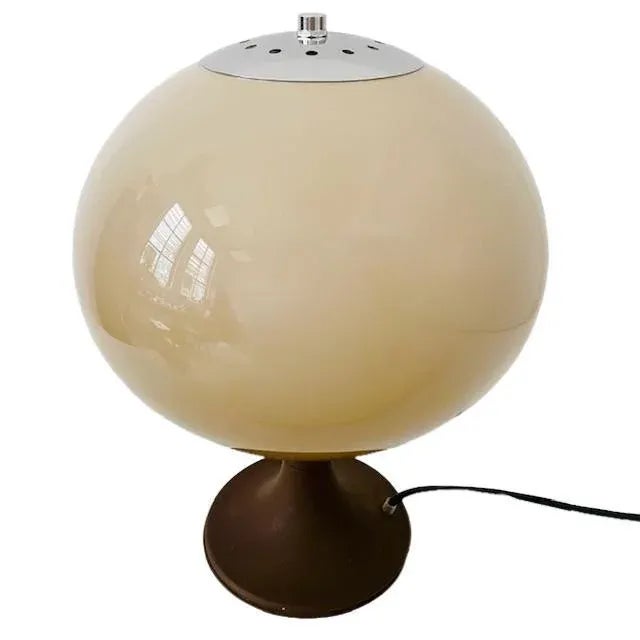 Vintage space age mushroom table lamp by Dijkstra from the 1970s. The mid-century mocha-colored mushroom lampshade made of...