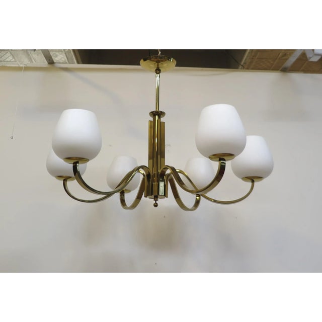 Mid Century Brass Tower Chandelier For Sale In New York - Image 6 of 10