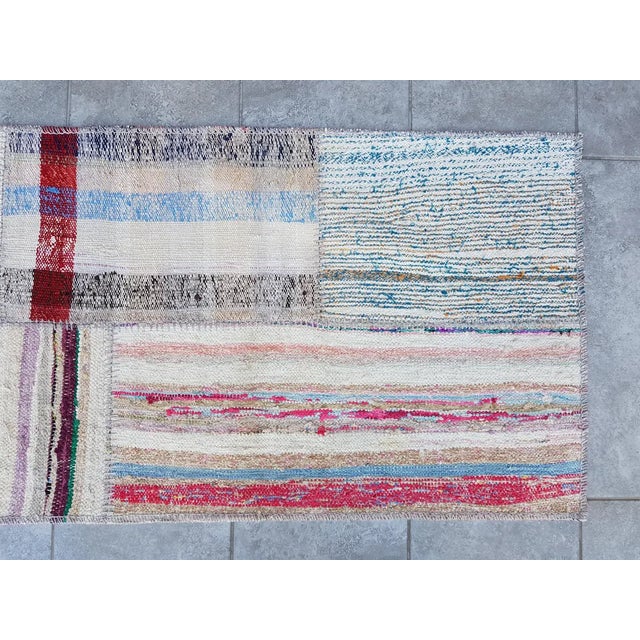 1950s 1950s Turkish White Purple Ethnic Rug For Sale - Image 5 of 10