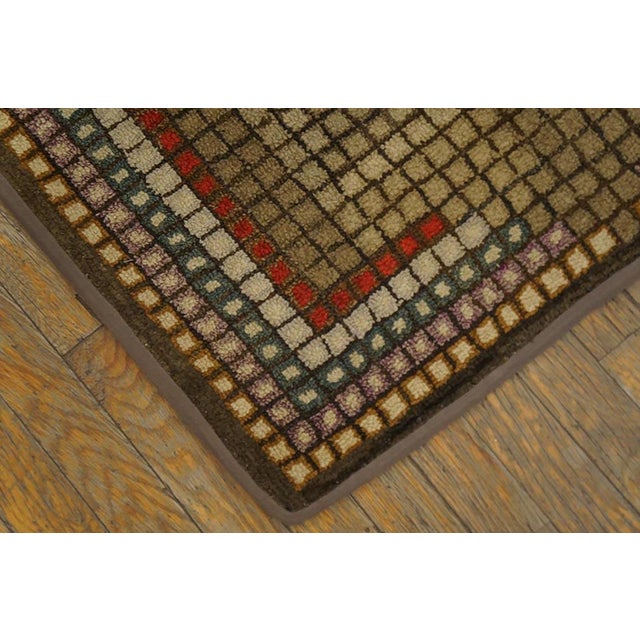 1940s Brown Tiled Squares Cross Antique American Hooked Rug 2'6" X 4'6" Handknotted Wool Carpet For Sale In New York - Image 6 of 6