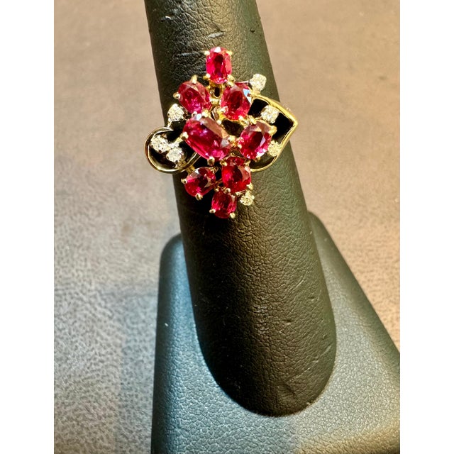 Gemstone Natural Oval Ruby and Diamond 14 Karat Yellow Gold Cocktail Ring Size 7 For Sale - Image 7 of 18