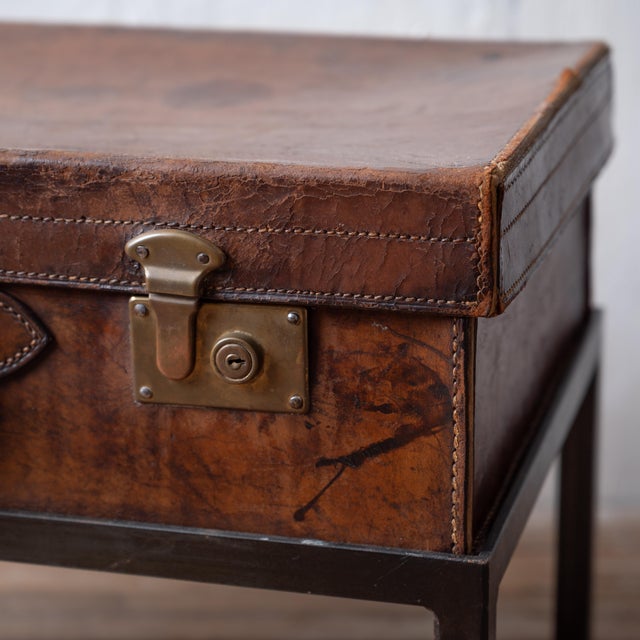 English Leather Suitcase on Stand, 1910 For Sale - Image 4 of 10
