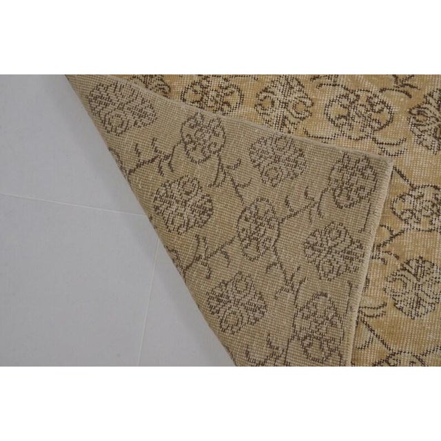Tan 1950s Small Neutral Anatolian Rug, Organic Modern Home Decor Rug For Sale - Image 8 of 10