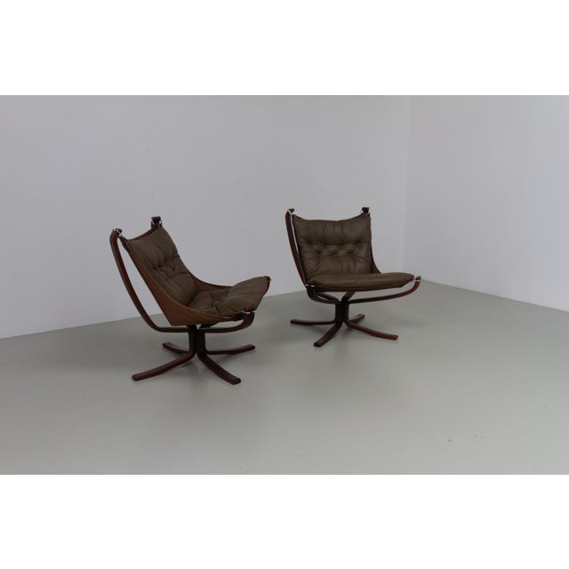Vatne Møbler Olive Green Falcon Chairs by Sigurd Resell for Vatne Møbler, Norway, 1970s, Set of 2 For Sale - Image 4 of 18