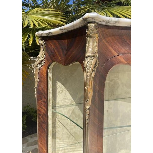 Louis XV Curved Display Case by François Linke For Sale - Image 4 of 13