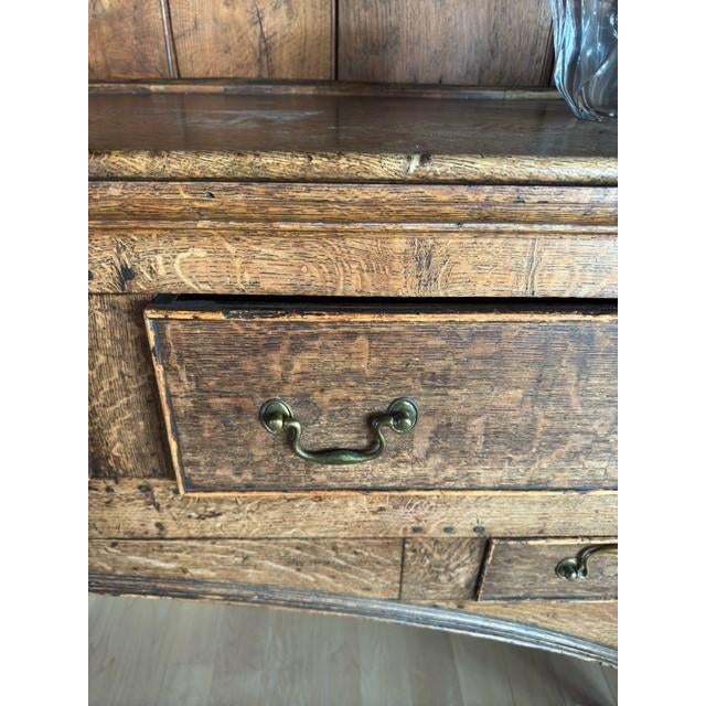 English Country Home 1730’s English Oak Welsh Dresser With Plate Rack in Excellent Condition For Sale - Image 4 of 9