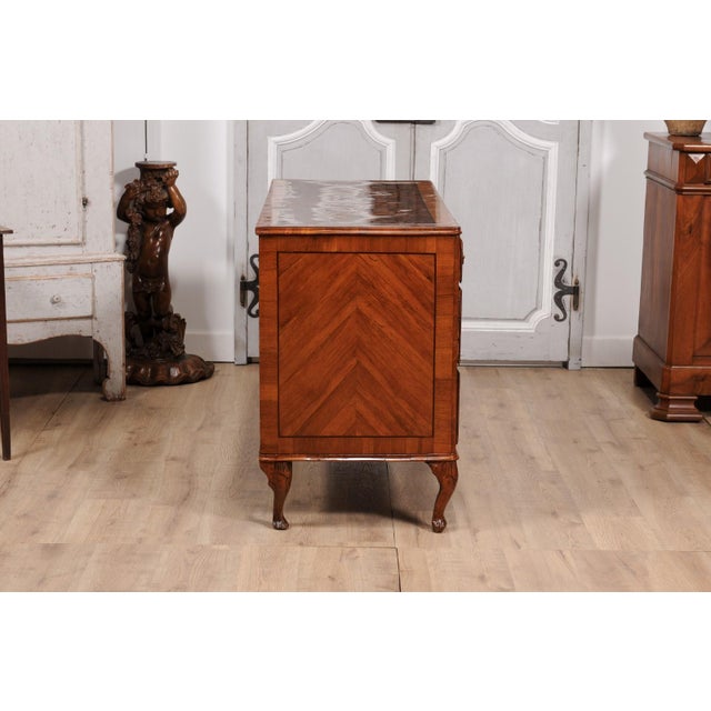 18th Century Venetian Walnut and Mahogany Commode with Bookmatched Veneer For Sale - Image 10 of 12