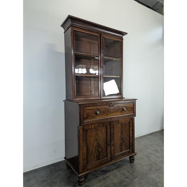 English Mahogany Bookcase with Secretary, in Very Good conditions.