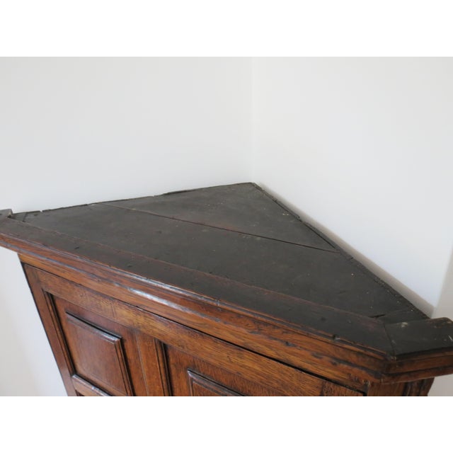 Georgian Oak Panelled Wall-Hanging Corner Cupboard, 1750, in Good conditions. Designed before 1890