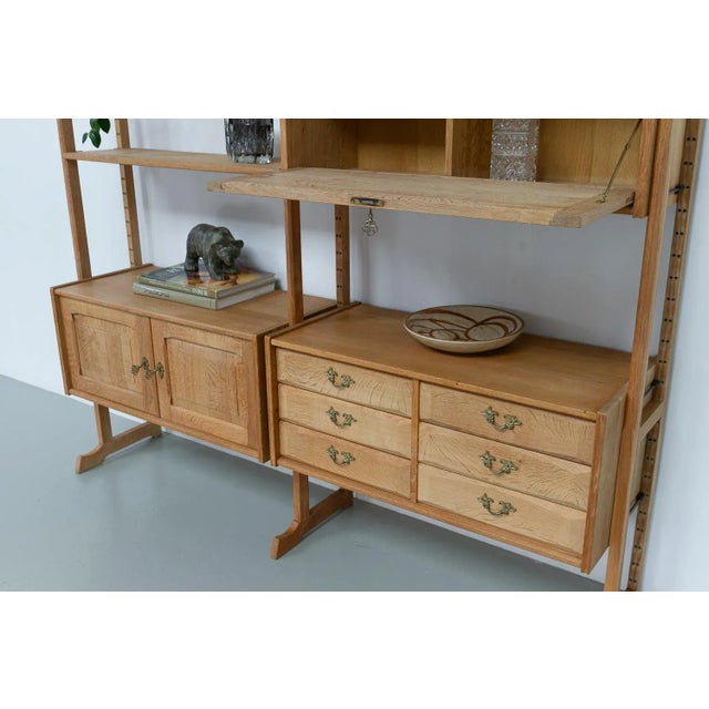 Danish Freestanding Oak Bookcase by Henning Kjærnulf for Nyrup Møbler, 1960s For Sale - Image 16 of 18