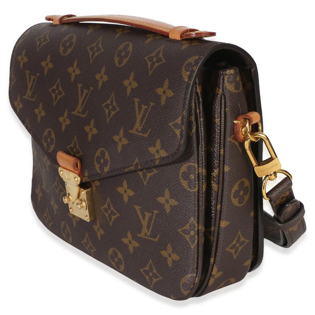 Item #: 153509 Interior Material: Microfiber MSRP: 2,760 Features Interior: Two gussets. One slip pocket Dimensions: 9.5 x...