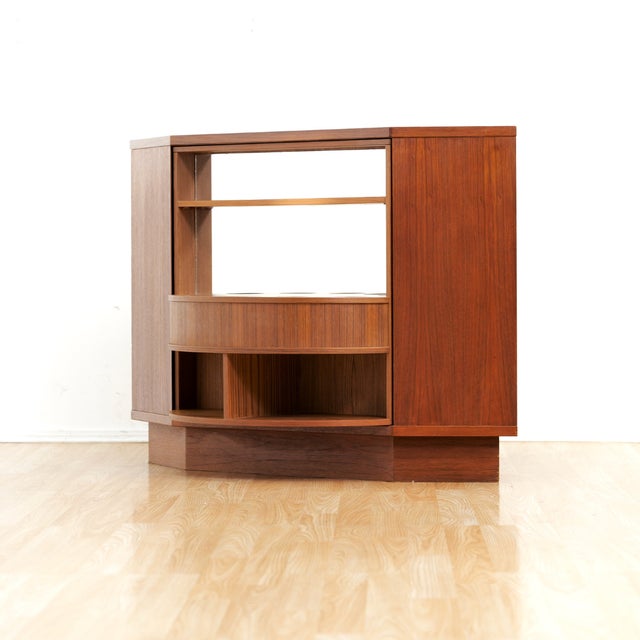 Wood 1960s Danish Modern Revolving Corner Bar in Teak by Vildbjerg Mobelfabrik For Sale - Image 7 of 10