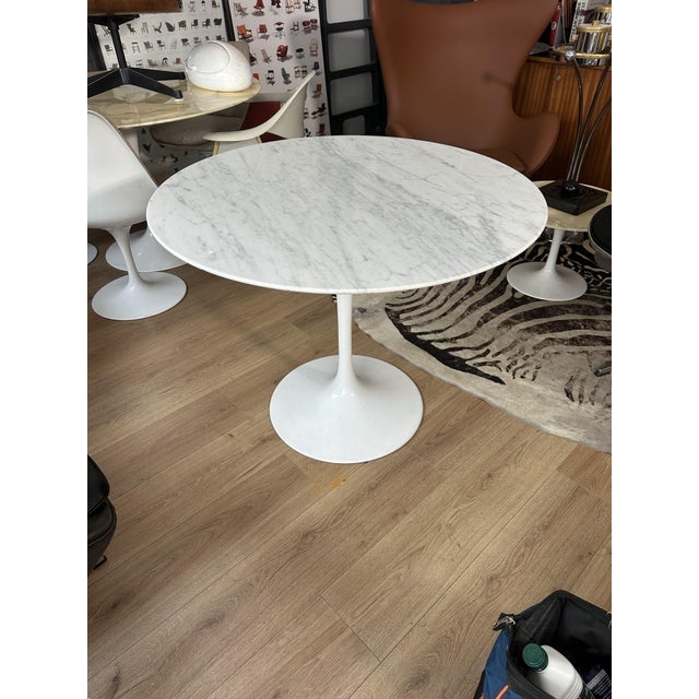 White Tulip Table in Carrara Marble by Eero Saarinen for Knoll Inc. / Knoll Internationa, 1980s For Sale - Image 8 of 12