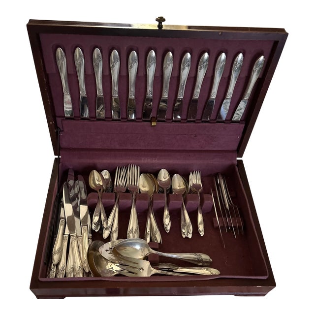 Vintage Queen Bess II Flatware by Oneida Includes Reed Barton Eureka Storage Chest - 88 Piece For Sale