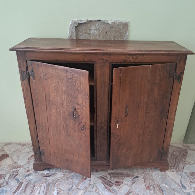 Vintage Umbrian Brown Sideboard in Poplar For Sale - Image 3 of 8