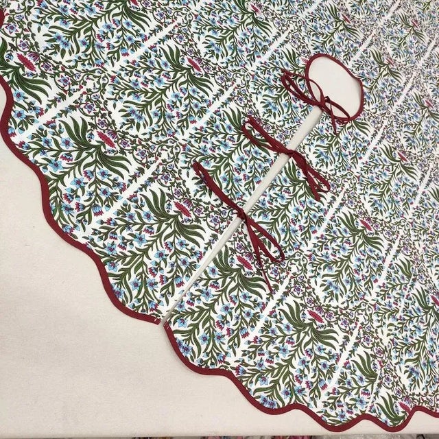 Textile Handmade Scalloped Christmas Tree Skirt with Burgundy Piping For Sale - Image 7 of 10