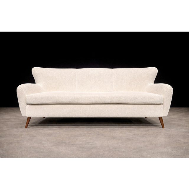 Mid-Century Modern Sofa in White Boucle, Forma Brazil, 1960s For Sale - Image 3 of 10
