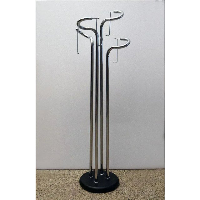 Sculpture coat hanger in chromed steel, 1970’s Italian production. Base in black painted metal, structure in chromed...