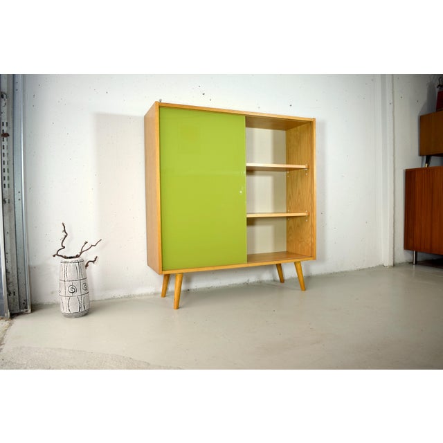 Wood Ash Bookcase with Glass Sliding Door from VEB Deutsche Werkstätten Hellerau, 1970s For Sale - Image 7 of 7