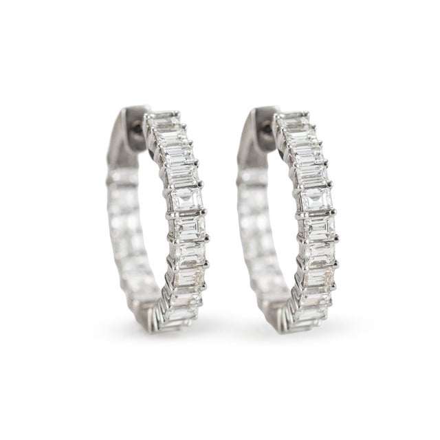 Gender: Ladies Metal Type: 18K White Gold Length: 0.75 inches Width: 3.50 mm Weight: 8.00 grams One pair of ladies 18K...
