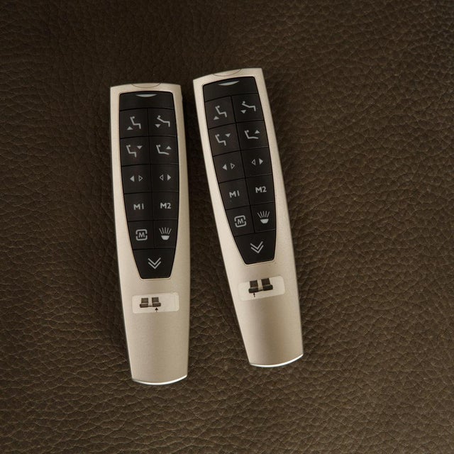 Free Motion Edit 2 Leather Two Seater Green Grey Sofa from Koinor For Sale - Image 5 of 17