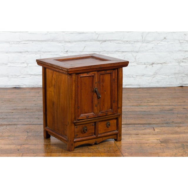 Early 20th Century Chinese Elmwood Bedside Cabinet with Scalloped Apron For Sale - Image 12 of 13