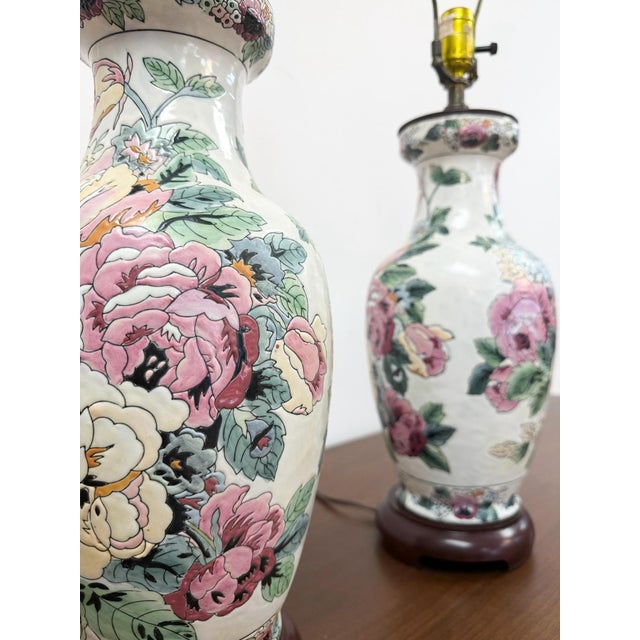 Mid 20th Century Floral Chinoiserie Lamps Pair Vintage Off White Pink Accent Asian Table Lamp - Pair For Sale - Image 4 of 9