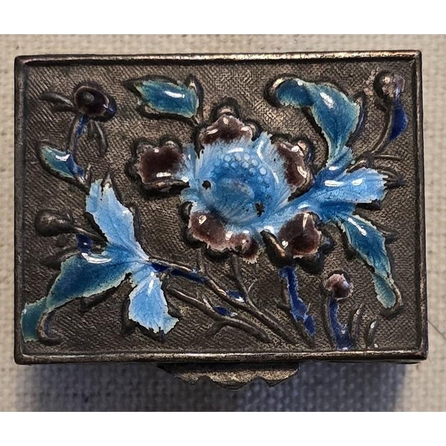 Metal Antique Chinese Export Enamel Floral Snuff Box For Sale - Image 7 of 8