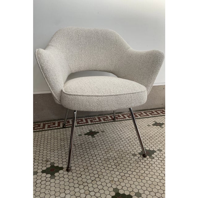 White Vintage Saarinen Executive Armchair in Boucle For Sale - Image 8 of 12