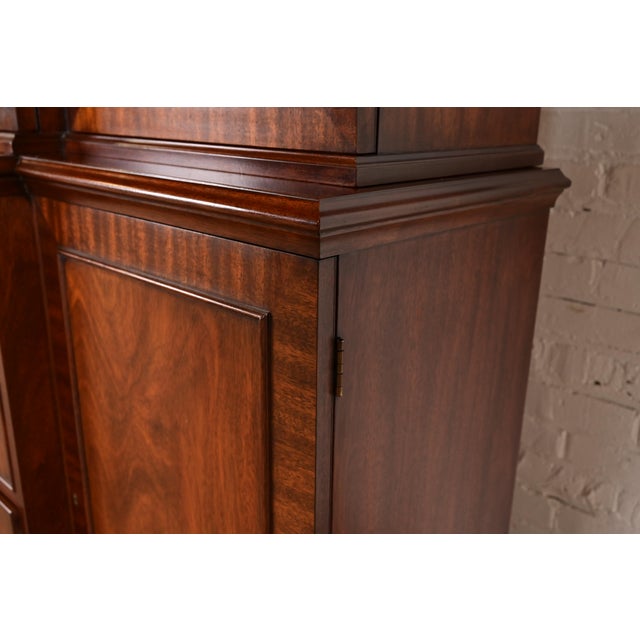 Henkel Harris Georgian Carved Mahogany Lighted Breakfront Bookcase Cabinet For Sale - Image 12 of 18