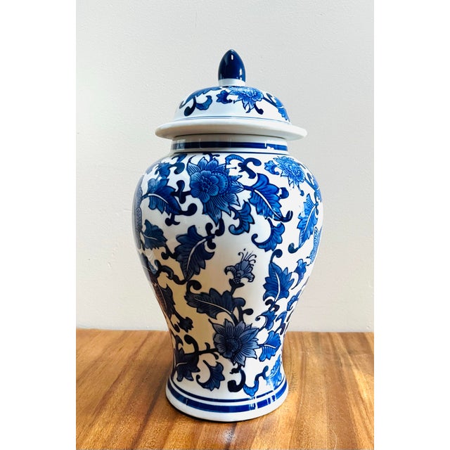 Large Vintage Blue and White Ceramic Ginger Jar For Sale - Image 4 of 9