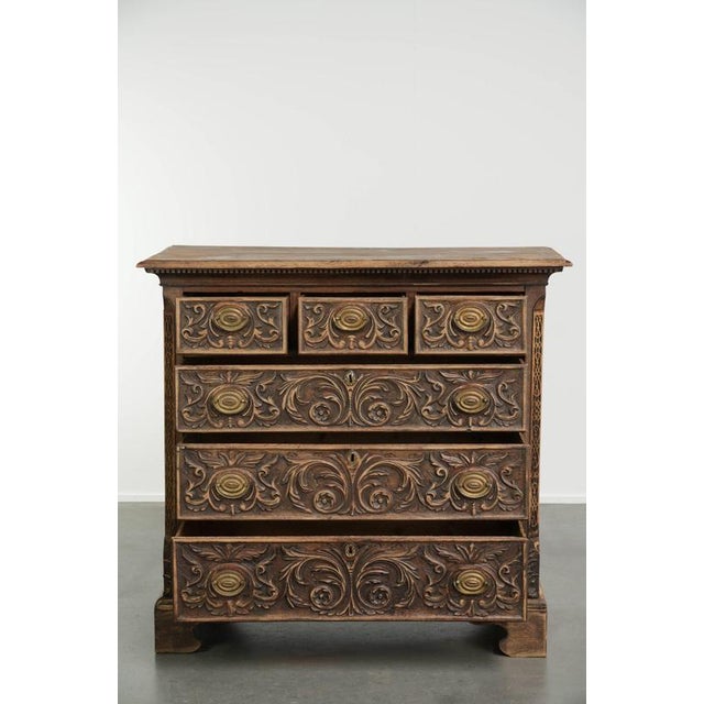 Traditional 18th Century English Oak Chest of Drawers For Sale - Image 3 of 16