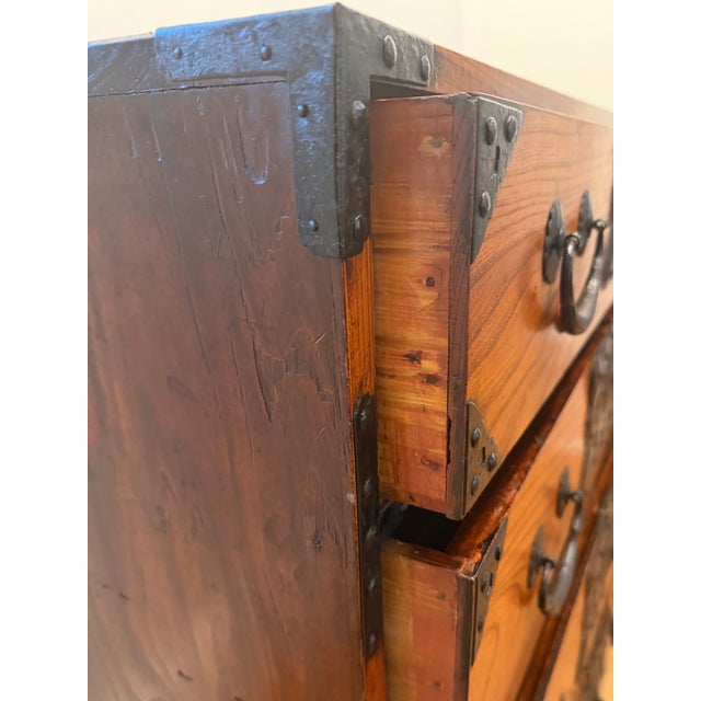 Wood Late 19th Century Japanese Tansu Chest - Large High-Grade Keyaki Wood - Meiji Period For Sale - Image 7 of 13