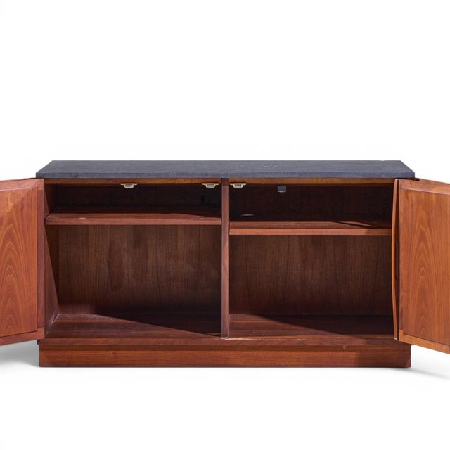 Jack Cartwright for Founders Mid Century Walnut and Slate Top Credenza For Sale In Chicago - Image 6 of 7