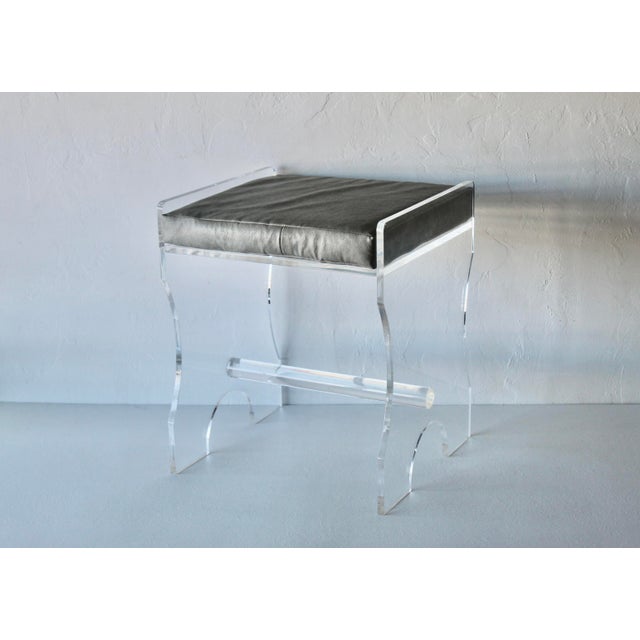 1970s 1970s Postmodern Minimalist Lucite Vanity Bench Stool Removable Cushion For Sale - Image 5 of 12