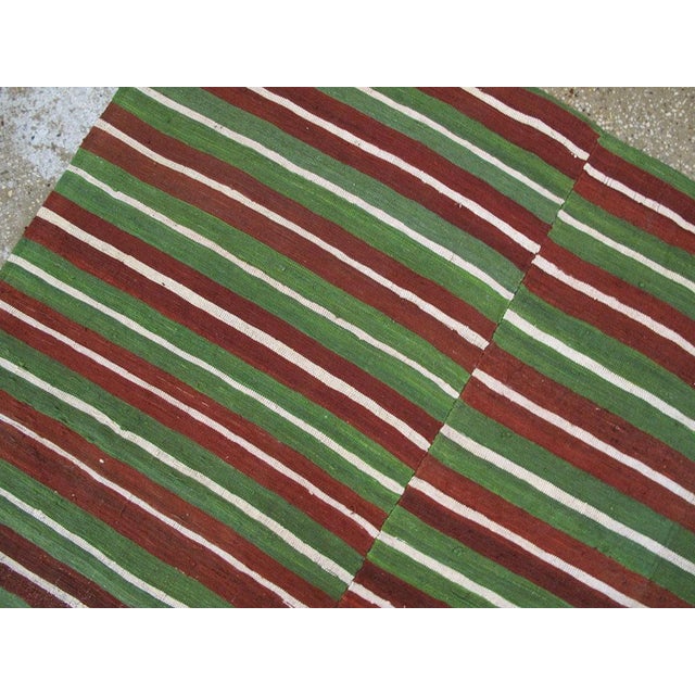 Textile Galerie Shabab Collection Mid-20th Century Handmade Turkish Flat-Weave Kilim Room Size Accent Rug For Sale - Image 7 of 10