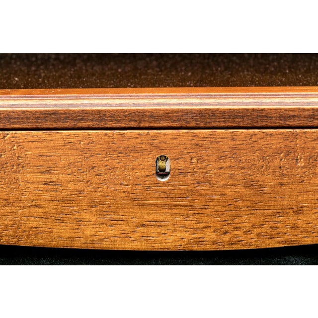 Vintage Tabletop Burl Wood and Glass Keyed Collector’s Display Box For Sale - Image 12 of 18