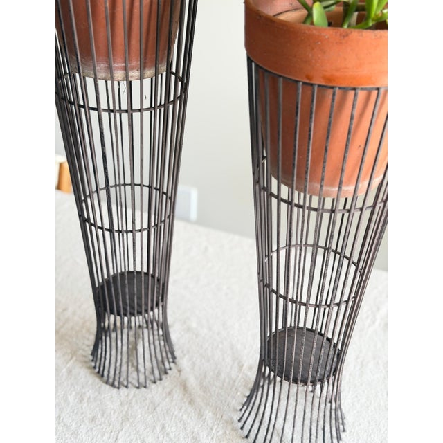 Pair of MCM Mid Century Modern Sculptural Vintage Atomic Modern Black Wire Plant Stands in the Style of Arthur Umanoff Indoor Outdoor For Sale - Image 10 of 12