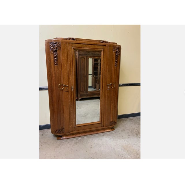 Age: circa 1930 Wood type: solid oak Condition: very good, meticulously maintained, fully restored original condition...