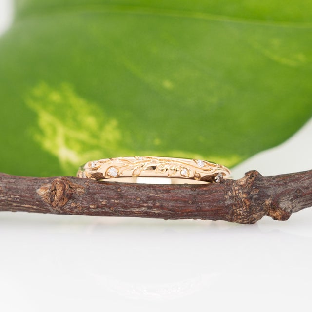 Elegant Diamond Band Ring in 14k Yellow Gold – Nature Inspired Vine Pattern, Size 6.75 For Sale - Image 4 of 6