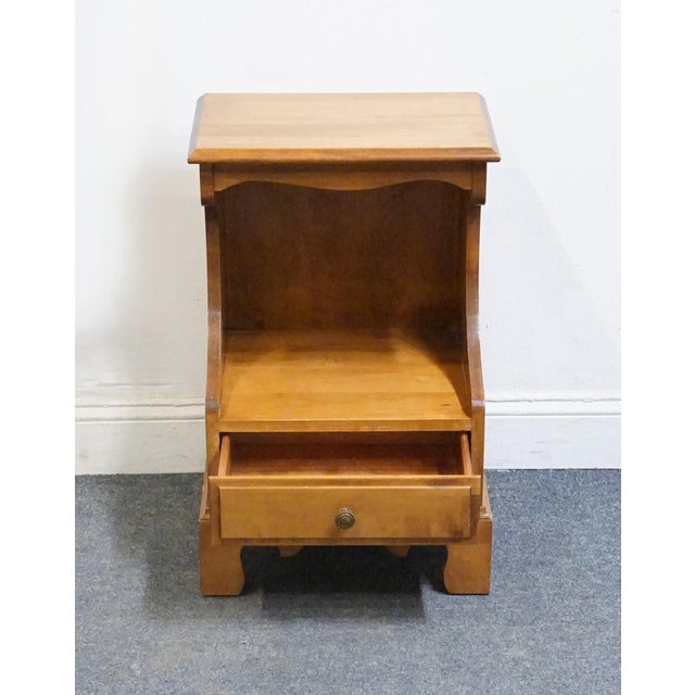 Mid 20th Century High End Vintage Solid Hard Rock Maple Colonial Early American 17" Open Cabinet Nightstand 1711 For Sale - Image 5 of 15