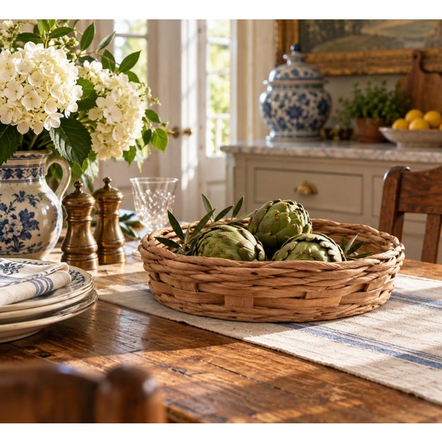 A charming vintage round casserole serving basket, crafted in woven oak with a beautifully warm natural finish. Originally...
