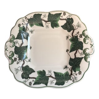 1950s Wedgwood Napoleon Ivy Queen's Ware Square Handled Cake Plate 10.5" For Sale