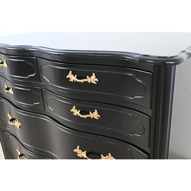 Black Lacquered French Provincial Chest of Drawers With Gilt Pulls by Tomlinson | Newly Refinished For Sale - Image 13 of 18