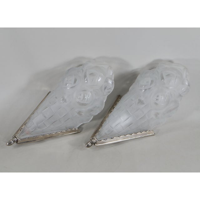 Hubens & Degué - corner wall sconces A nice pair of authentic 1925-1930 French art deco corner wall lights in nickel...