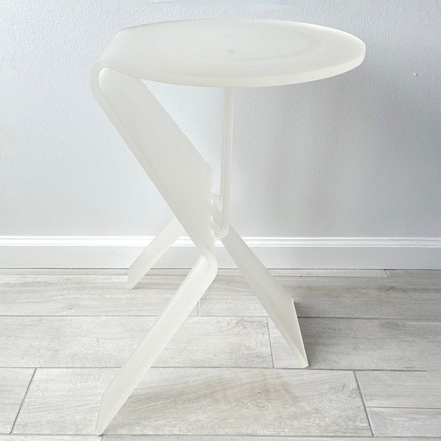 Postmodern Late 20th Century Postmodern Frosted Lucite Side or Drinks Table For Sale - Image 3 of 12