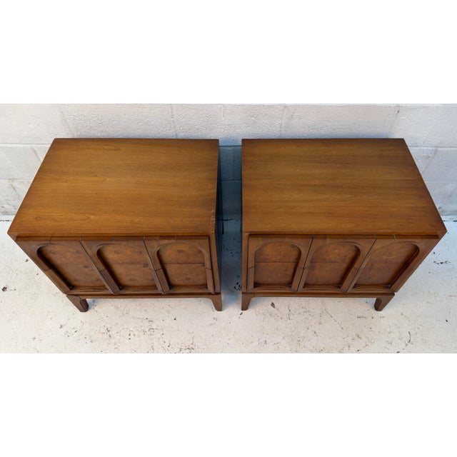 Mid 20th Century Mid-Century Walnut and Burlwood Arched Nightstands by Thomasville, Pair For Sale - Image 5 of 14