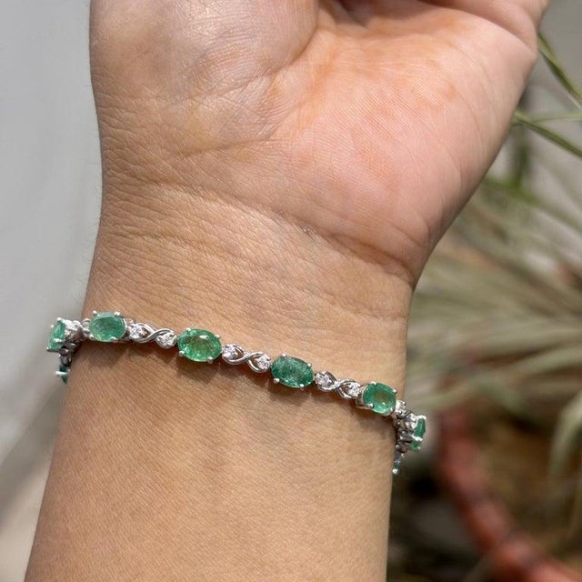 Handcrafted Emerald & Diamond Infinity Link Bracelet in 925 Sterling Silver For Sale - Image 10 of 14