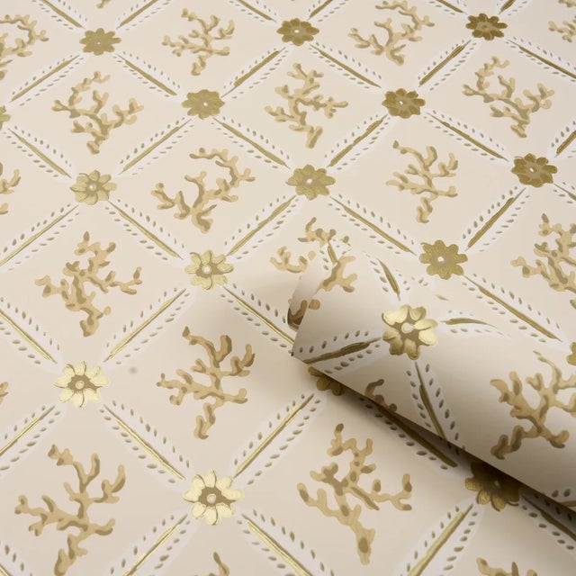 Schumacher Schumacher x Timothy Corrigan Corail Leaf Trellis Wallpaper In Oatmeal For Sale - Image 4 of 5